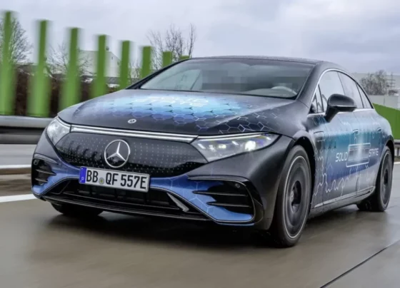 Mercedes-Benz EQS bateria sólida