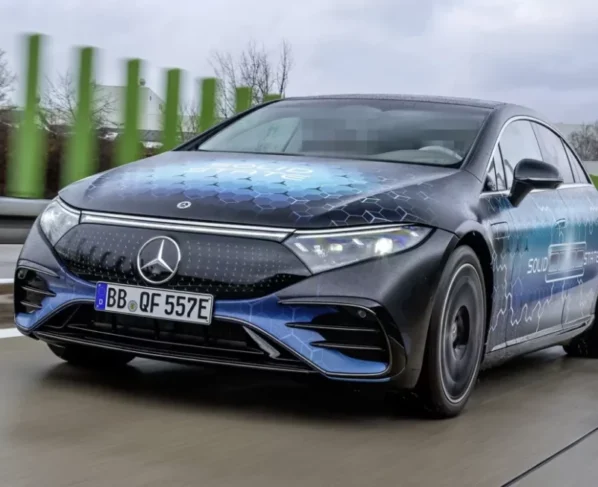 Mercedes-Benz EQS bateria sólida